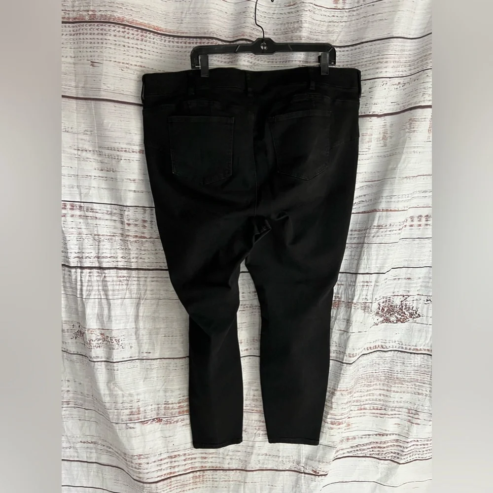 TORRID BOMBSHELL SKINNY PREMIUM STRETCH HIGH-RISE DESTRUCTED JEAN. Size 24R - Picture 4 of 11